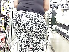 Jiggly land ass på dollar store.