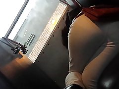 JIT ass tandad upp på skolbussen
