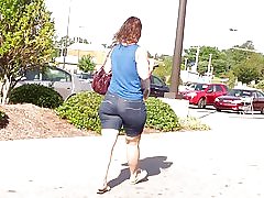 Het milf ass snäva jeansshorts...